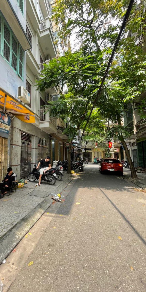 Nhà mặt phố Trần Khát Chân, quận Hai Bà Trưng, 20m² giá 7.9 tỷ - Kinh doanh đắc địa!