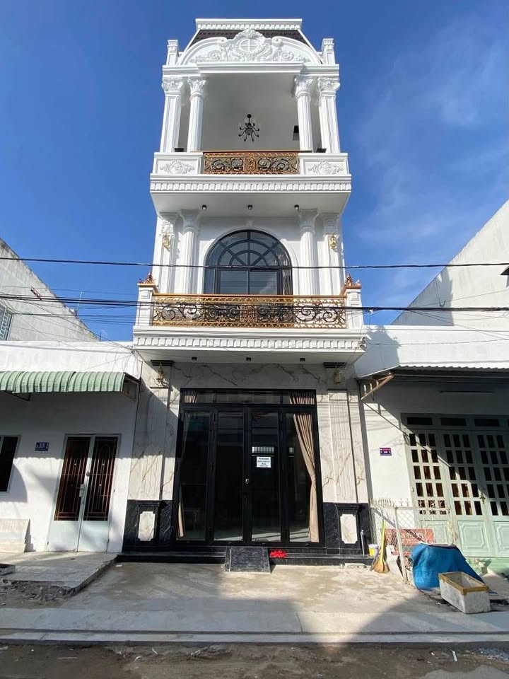 Nhà riêng 3 tầng tại đường Ngô Thì Nhậm, Cần Thơ - Thiết kế tân cổ điển sang trọng!