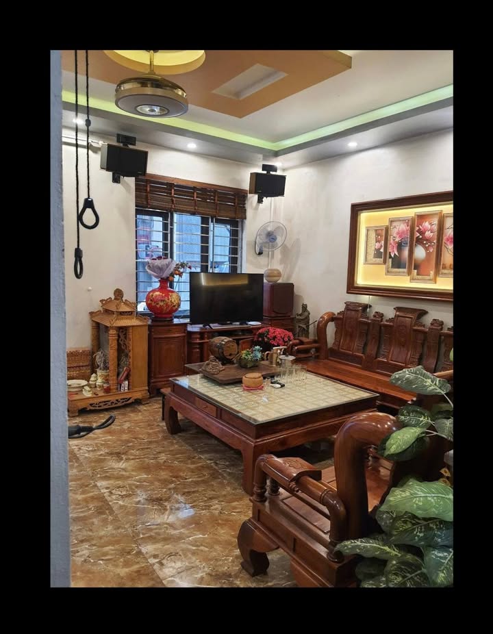 Nhà 4 tầng Đặng Xá 82.5m² giá 8 tỷ - Kinh doanh thuận lợi!