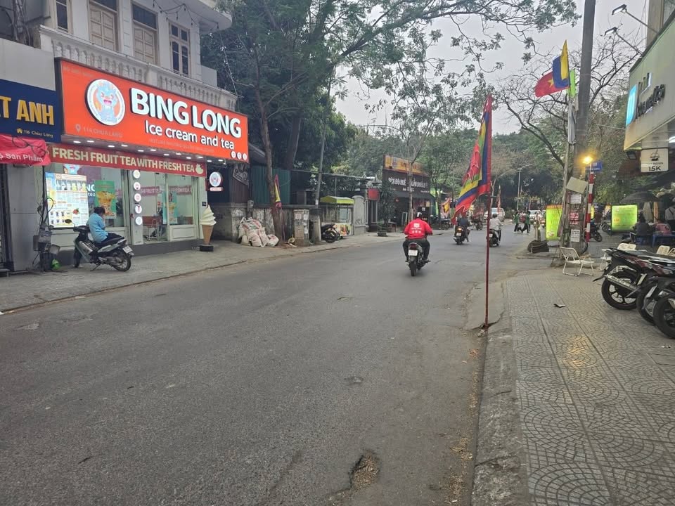 Nhà mặt phố Cầu Giấy 82m² giá 33.6 tỷ - Đầu tư sinh lời ngay lập tức!