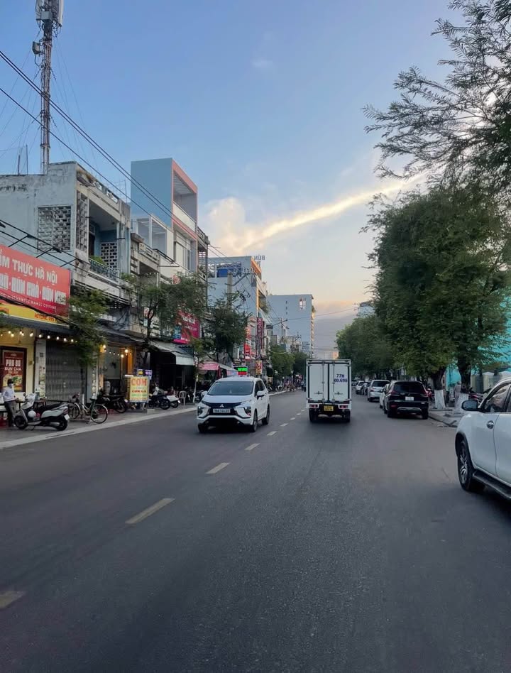 Nhà 3 tầng mặt tiền Hai Bà Trưng, Quy Nhơn 121m² giá 15.999 tỷ - Kinh doanh sầm uất!