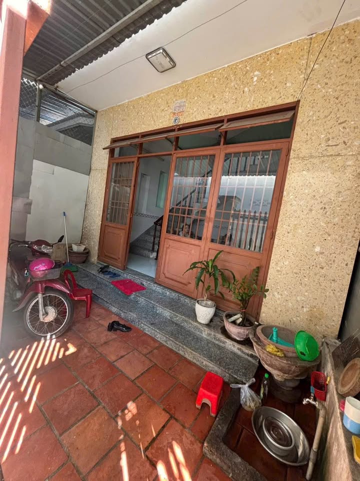 Nhà hẻm Cầu Dứa Phú Nông 75m² giá 2 tỷ - Nhà 2 mặt tiền, sẵn sàng ở ngay!