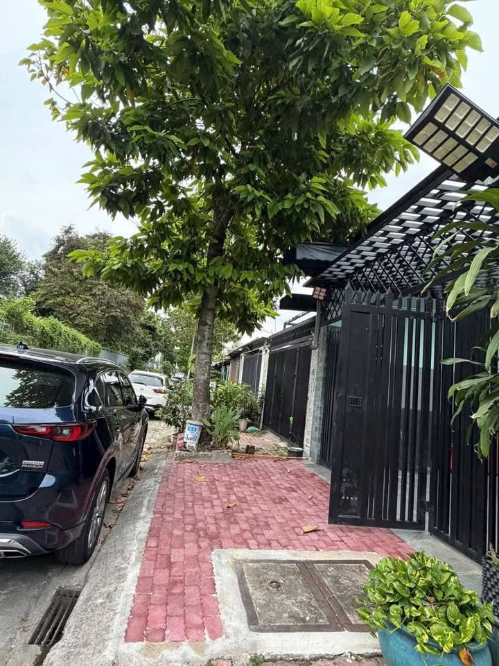 Nhà cấp 4 đường số 24, KDC Hiệp Thành 3, 100m² giá 3.69 tỷ - Sân xe hơi rộng rãi!