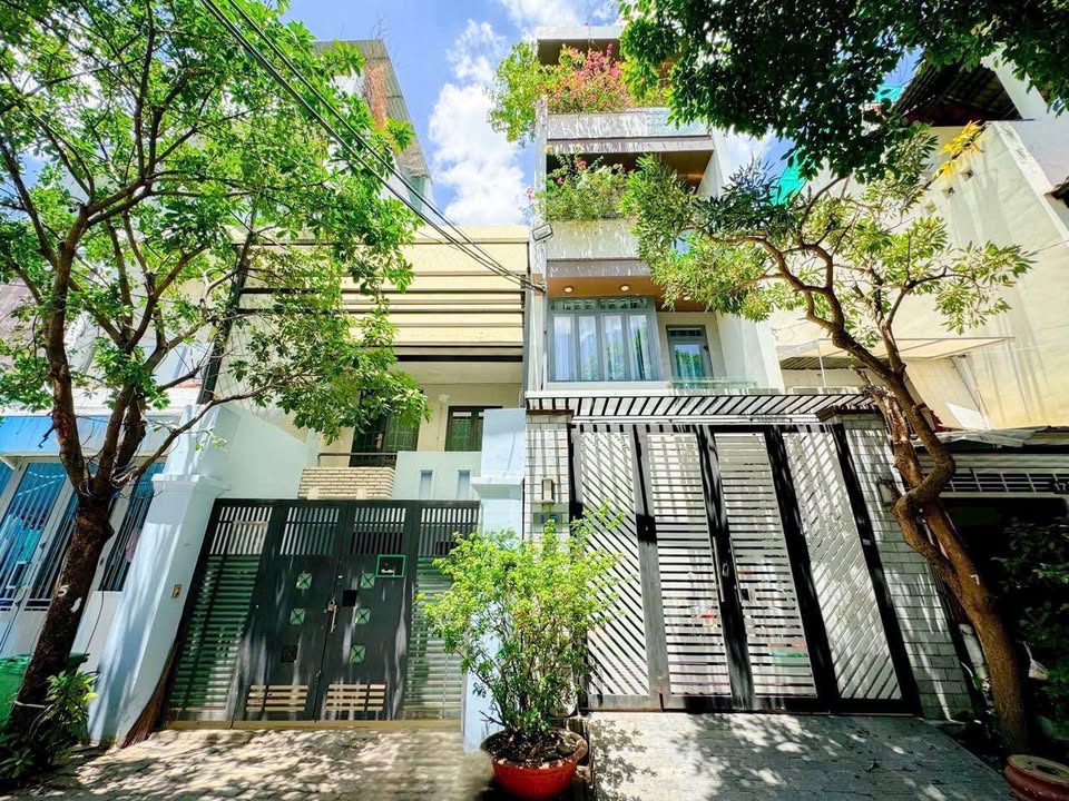 Bán nhà đẹp đường 16, phường Tân Phú, quận 7 - Giá 15.5 tỷ - Vị trí đắc địa!