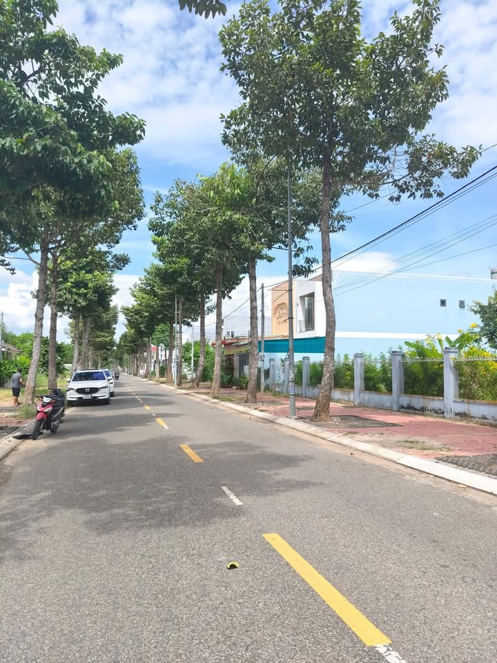 Đất mặt tiền đường số 8 Long Điền 32m² giá 4.2 tỷ - Đầu tư lý tưởng cho quán ăn, cà phê!