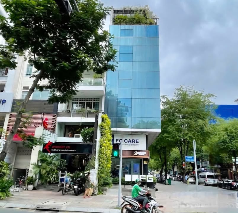 FrontHouse cho thuê tại Võ Văn Tần, Quận 3 - Diện tích 4.5 x 22m - Mặt tiền đẹp, thuận tiện kinh doanh!