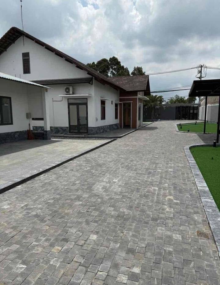 Cho thuê villa sân vườn đường Lò Lu, quận 9 - Diện tích 1650m², chỉ 170 triệu/tháng!