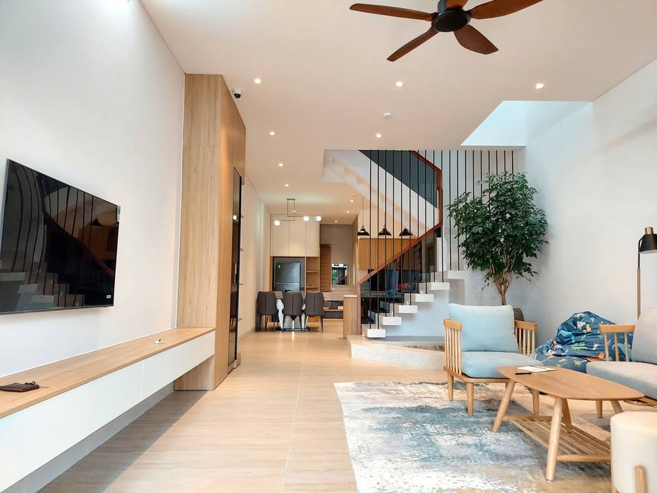 Nhà đẹp 3 tầng đường Lê Văn Thủ, quận Hải Châu, 105m² giá 12,6 tỷ - Sẵn sàng ở ngay!