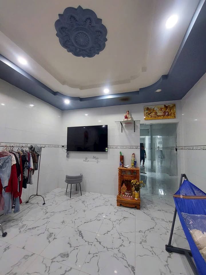 Nhà hẻm ô tô Trương Công Định 100m² giá 1.5 tỷ - Thiết kế đẹp, tiện nghi!