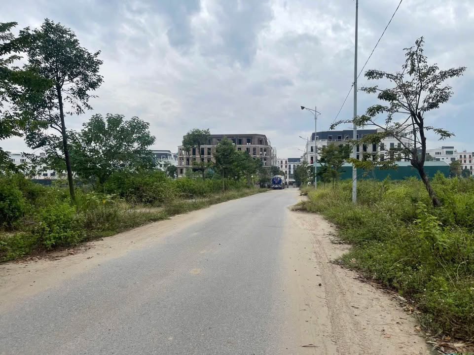 Đất nền Khai Quang Vĩnh Yên 102m² giá 3.6 tỷ - View vườn hoa tuyệt đẹp!