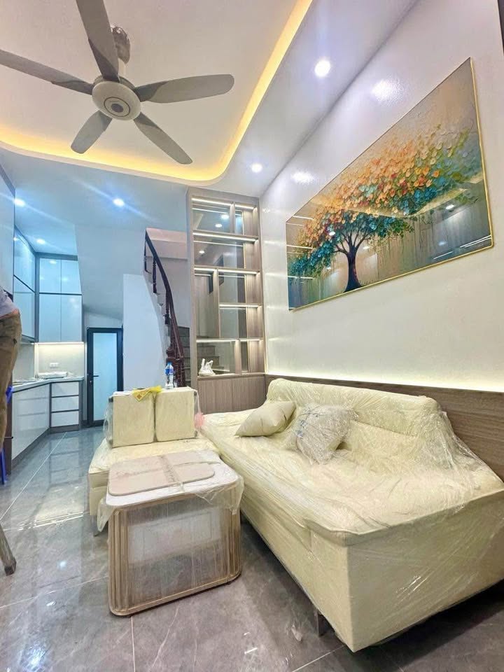 Nhà 5 tầng Giải Phóng 35m² giá thỏa thuận - Ô tô đỗ cổng, nội thất cao cấp!