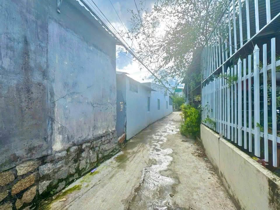 Nhà cấp 4 Thôn Đông, Bắc Nha Trang 87m² giá 1.5 tỷ - Gần chợ và trường học!