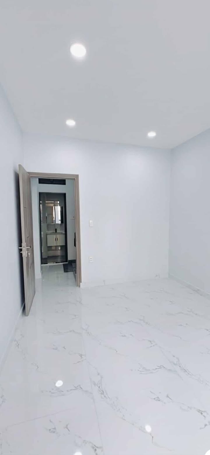 Nhà riêng Hoàng Diệu P8 Q4 34m² giá 6 tỷ - Vị trí đắc địa, sẵn sàng ở ngay!