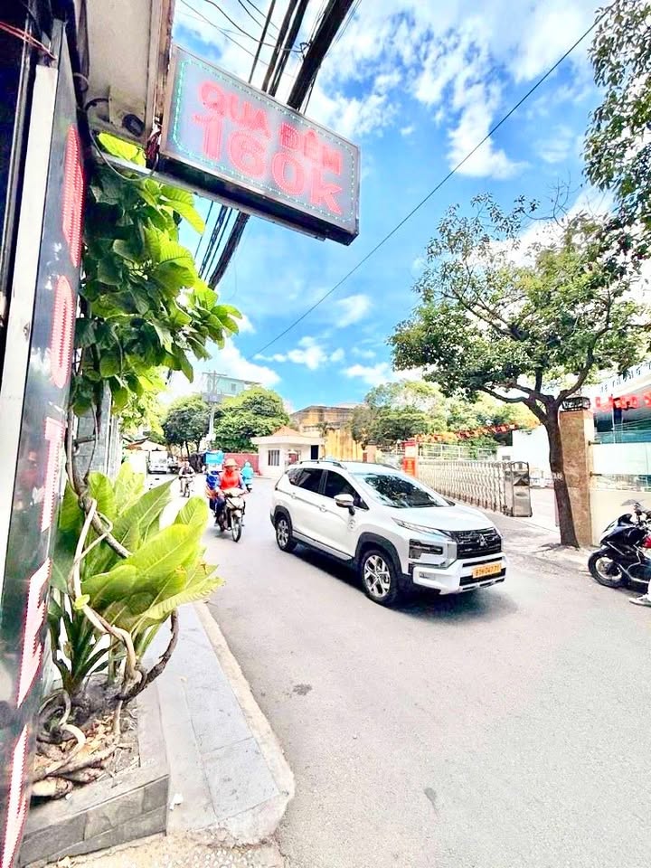 Khách sạn mặt tiền Bàu Cát, Tân Bình 115m² giá 26 tỷ - Đầu tư sinh lời ngay!