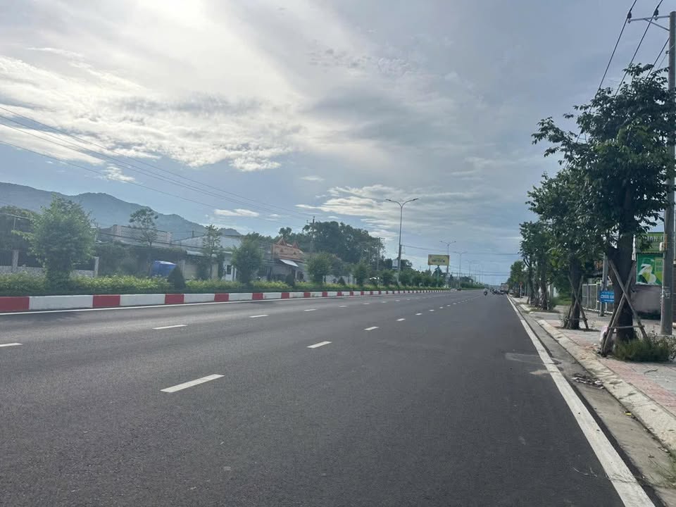 Đất nền mặt tiền đường Nguyễn Tất Thành, Long Hải - 215m² - Vị trí đẹp, pháp lý rõ ràng!