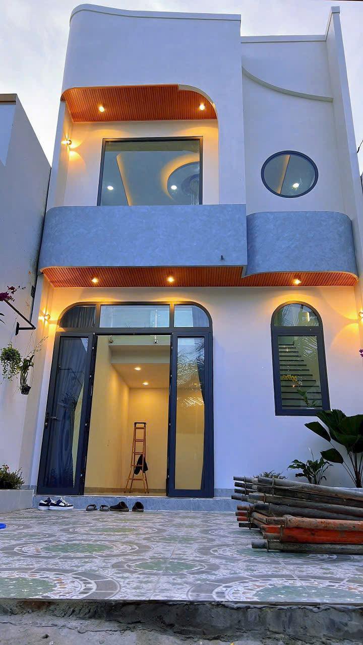 Nhà lầu Phú Tân Bến Tre 102m² giá 2.65 tỷ - Nội thất cao cấp, sân đậu ô tô!