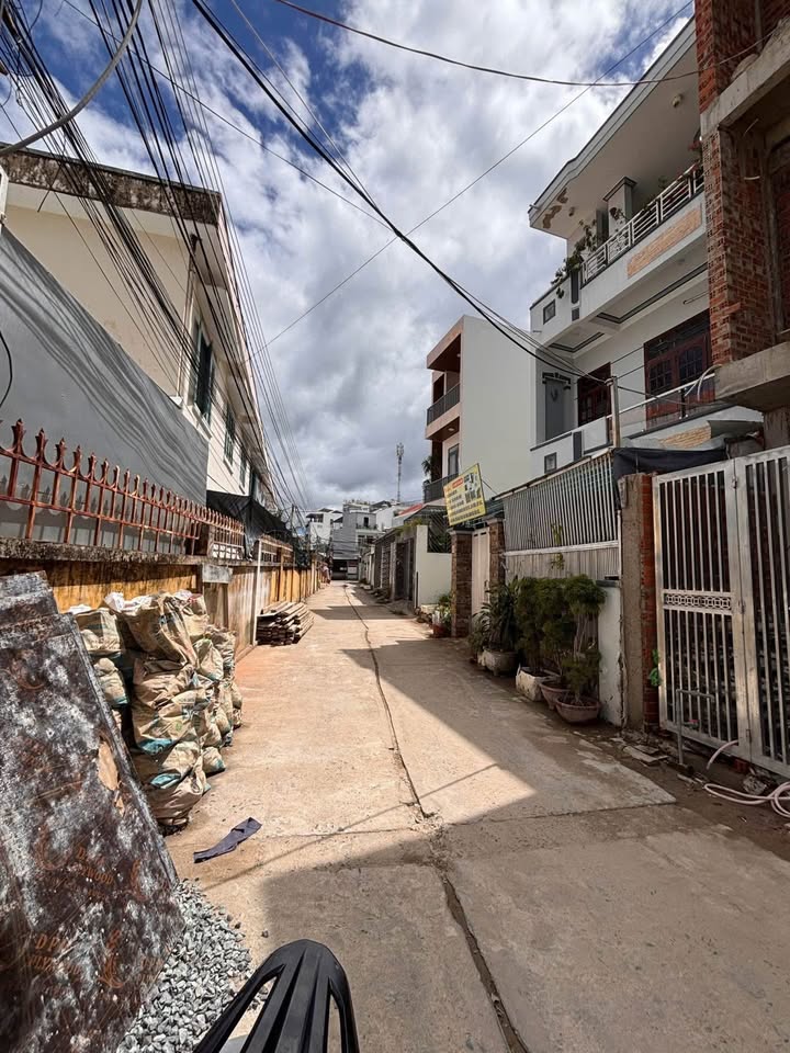 Nhà góc 2 mặt tiền hẻm ô tô Phước Long Nha Trang 48,2m² giá 4,5 tỷ - Tiềm năng kinh doanh hấp dẫn!