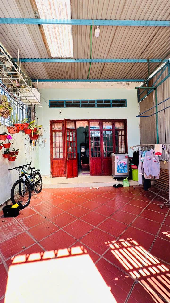 Nhà riêng hẻm 84 Chi Lăng, Pleiku 140m² giá 1.7 tỷ - Sẵn sàng vào ở!