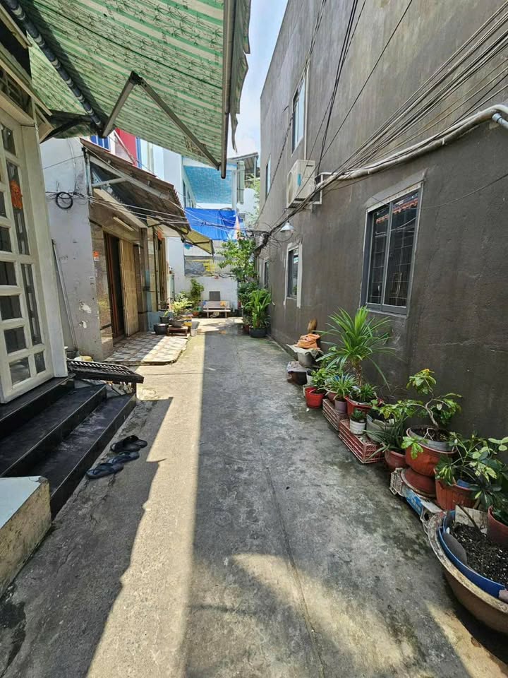 Nhà bán đường Nguyễn Văn Luông, quận 6, 29m² giá 3.8 tỷ - Sổ hồng riêng, hướng Đông!