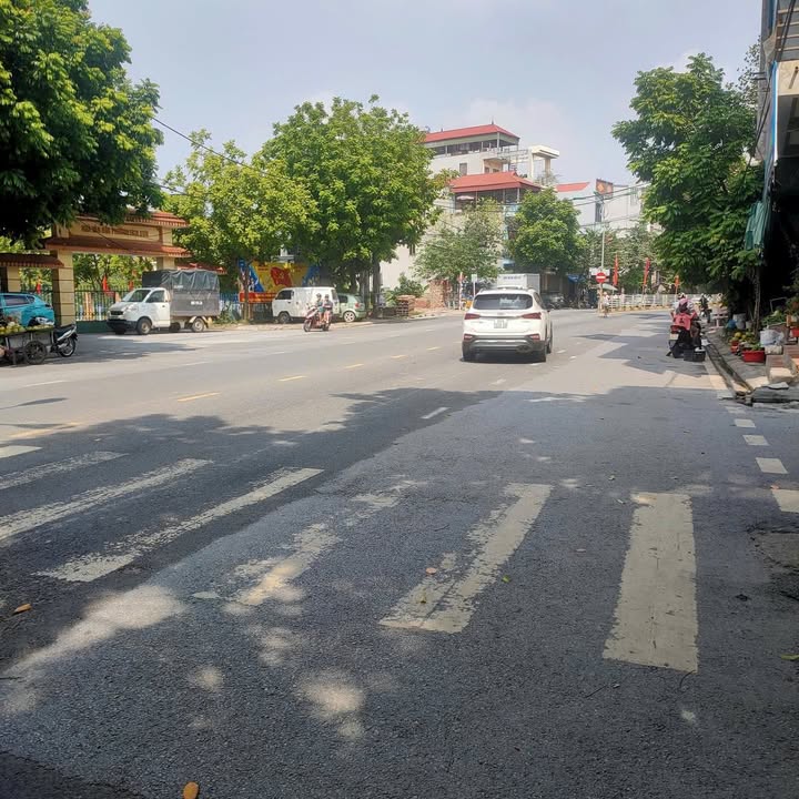 Nhà 3 tầng đường Lam Sơn, Vĩnh Yên 100m² giá 5 tỷ - Đầu tư sinh lời!