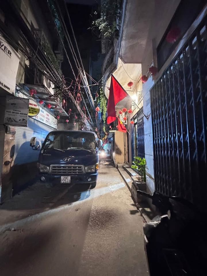 Nhà mặt phố Bạch Mai 36m² giá thỏa thuận - Kinh doanh sầm uất!