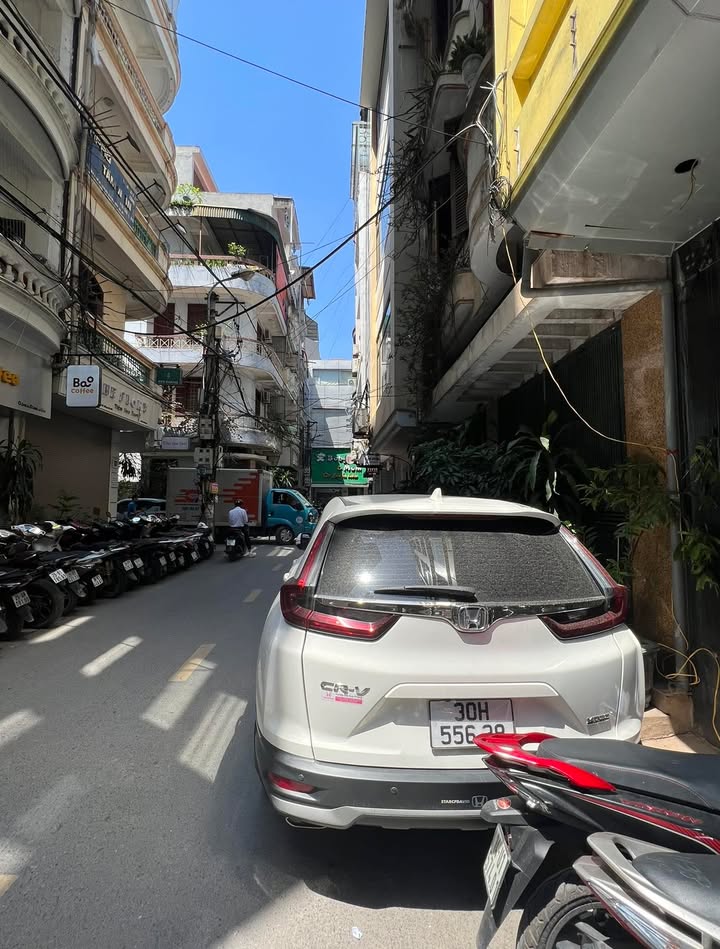 Bán nhà mặt phố Hoàng Cầu Đống Đa 90m² giá 34.2 tỷ - Đầu tư sinh lời ngay!