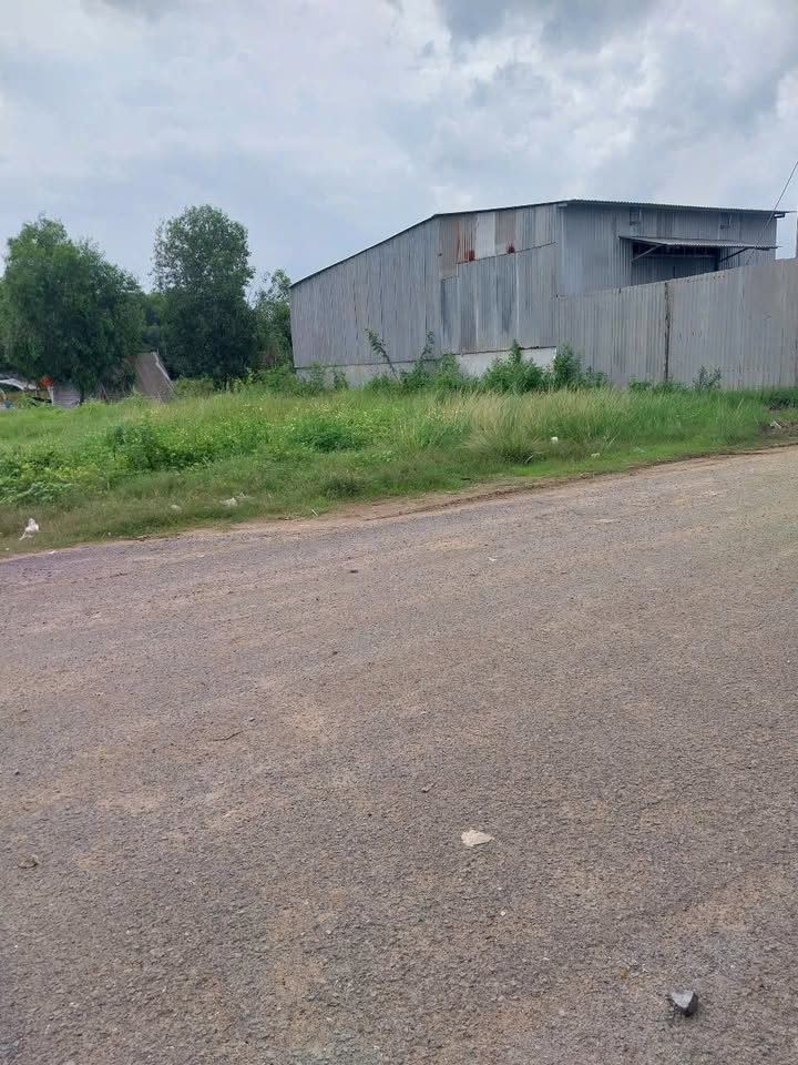 Đất thổ cư khu Công Nghiệp Tân Đức 125m² giá 2.2 tỷ - Gần khu dân cư đông đúc!