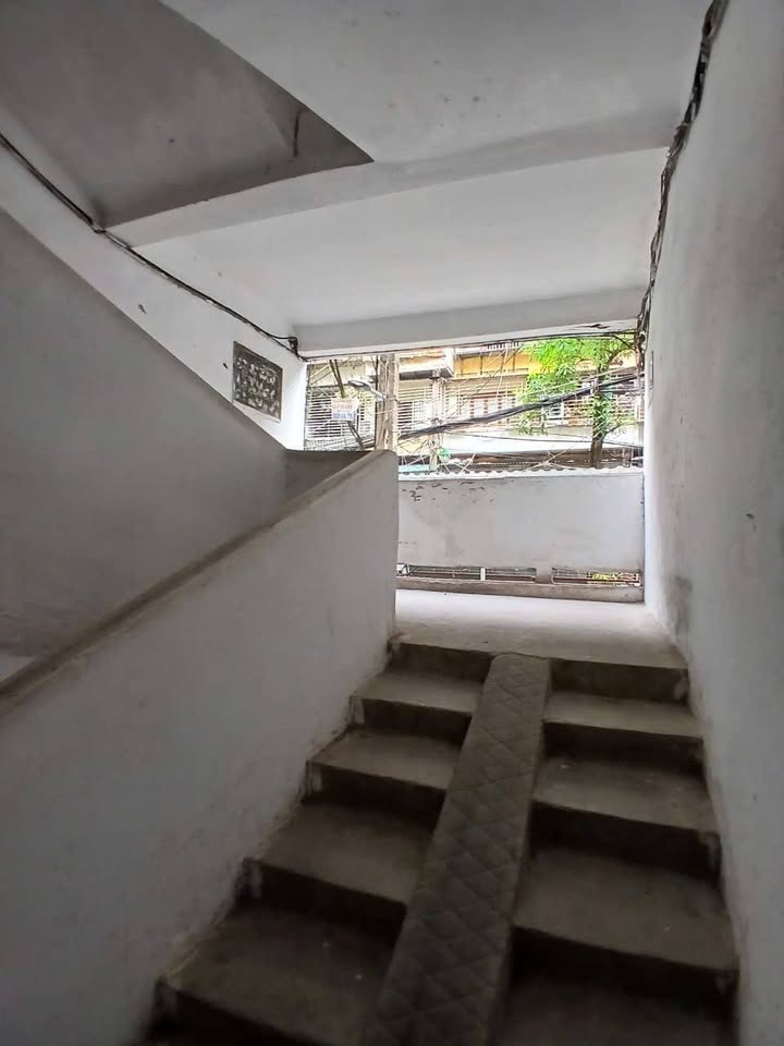 Căn hộ Tập thể Tôn Thất Tùng, Đống Đa 120m² giá 5 tỷ - Sổ đỏ chính chủ, ở ngay!