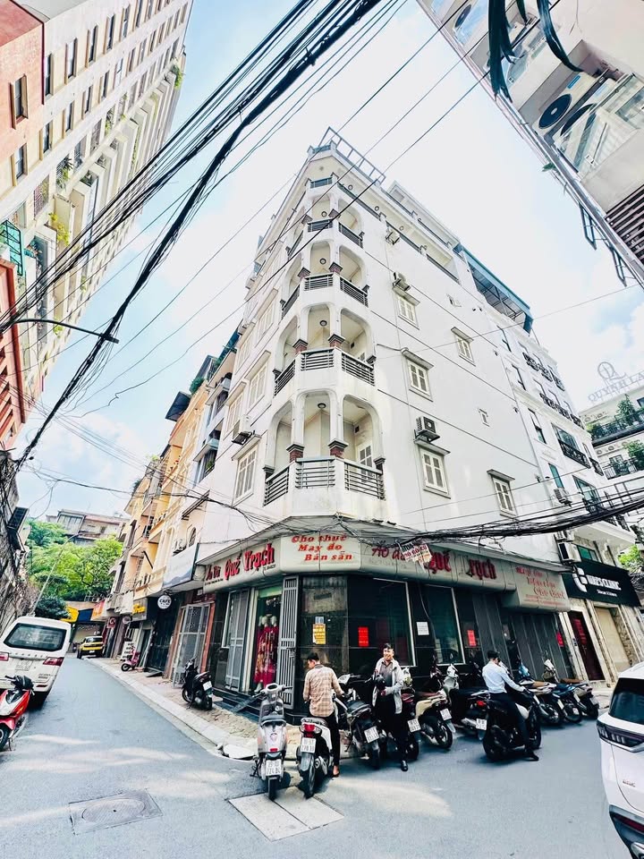 Bán tòa nhà mặt ngõ 27 Huỳnh Thúc Kháng Đống Đa 72m² giá 64 tỷ - Vị trí đắc địa, kinh doanh đỉnh cao!