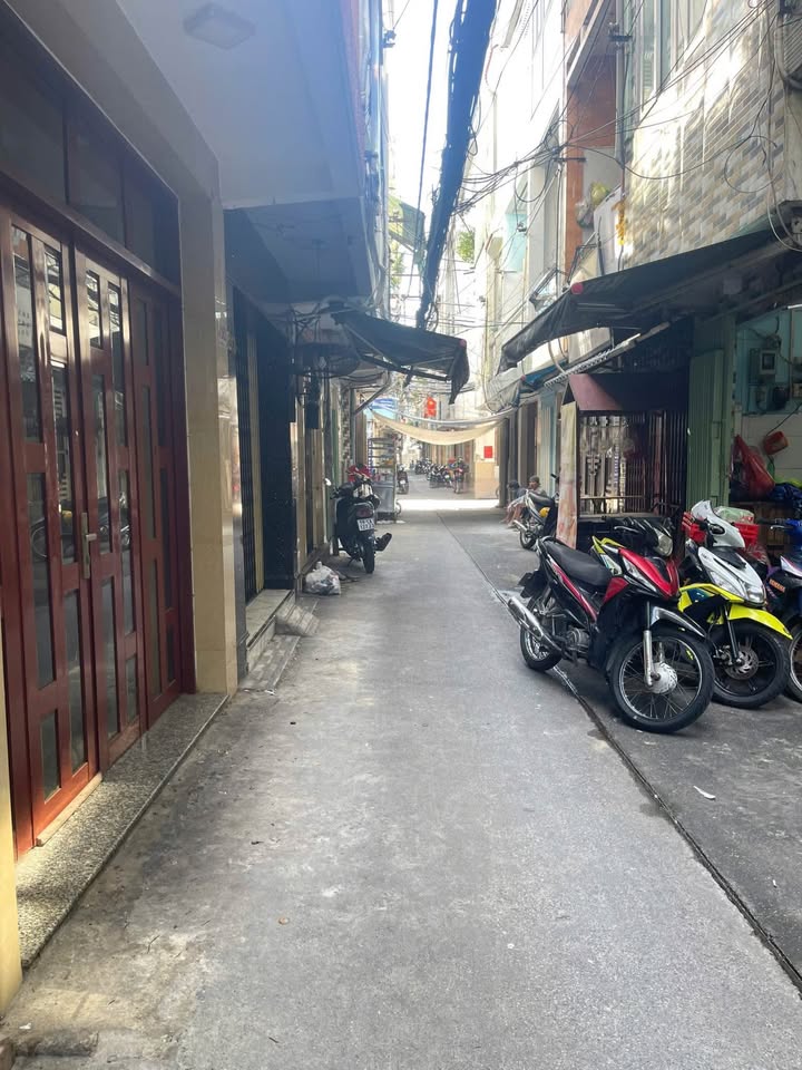 Nhà 3 tầng hẻm 4.5m Đoàn Văn Bơ, Q4 - Giá chỉ 4.3 tỷ - Sẵn sàng ở ngay!