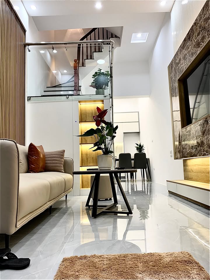 Nhà riêng Hoàng Mai 32m² giá 6.2 tỷ - Sổ đỏ riêng, ô tô tránh