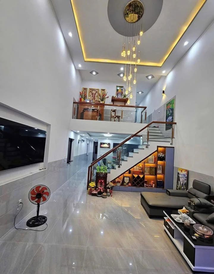 Nhà phố Tân Đông Hiệp Dĩ An 68m² giá 1.95 tỷ - An ninh tốt, vị trí trung tâm!