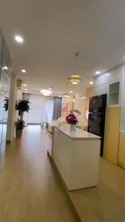 Căn hộ Gold View 80m² giá 6.85 tỷ - Tầng trung view thoáng mát!