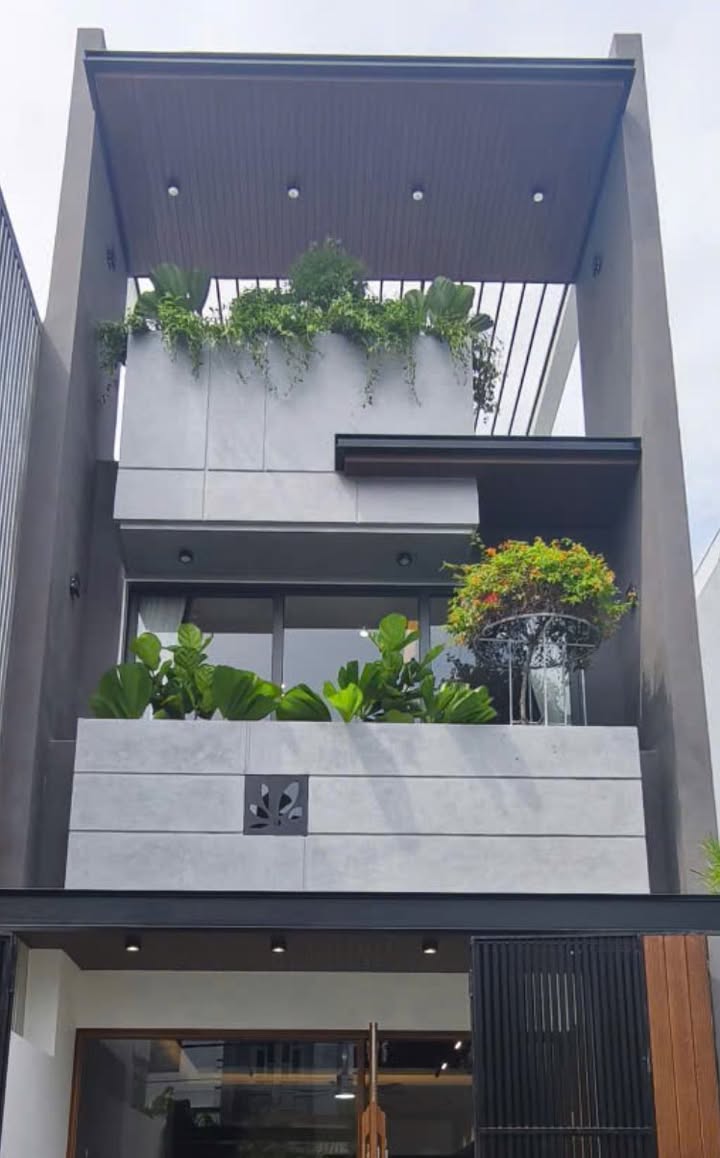 Nhà 3 tầng Hòa Xuân 80m² giá 7.x tỷ - Không thể bỏ lỡ!