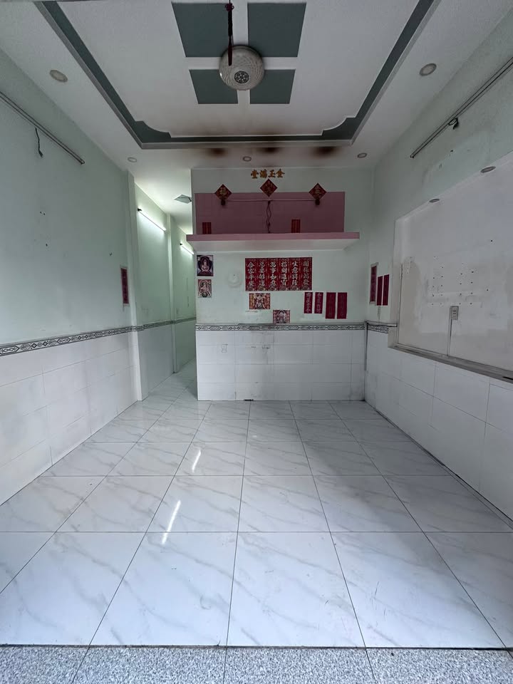 Nhà phố Cần Giuộc 48m² giá 1.55 tỷ - Cách chợ Hưng Long chỉ 250m!