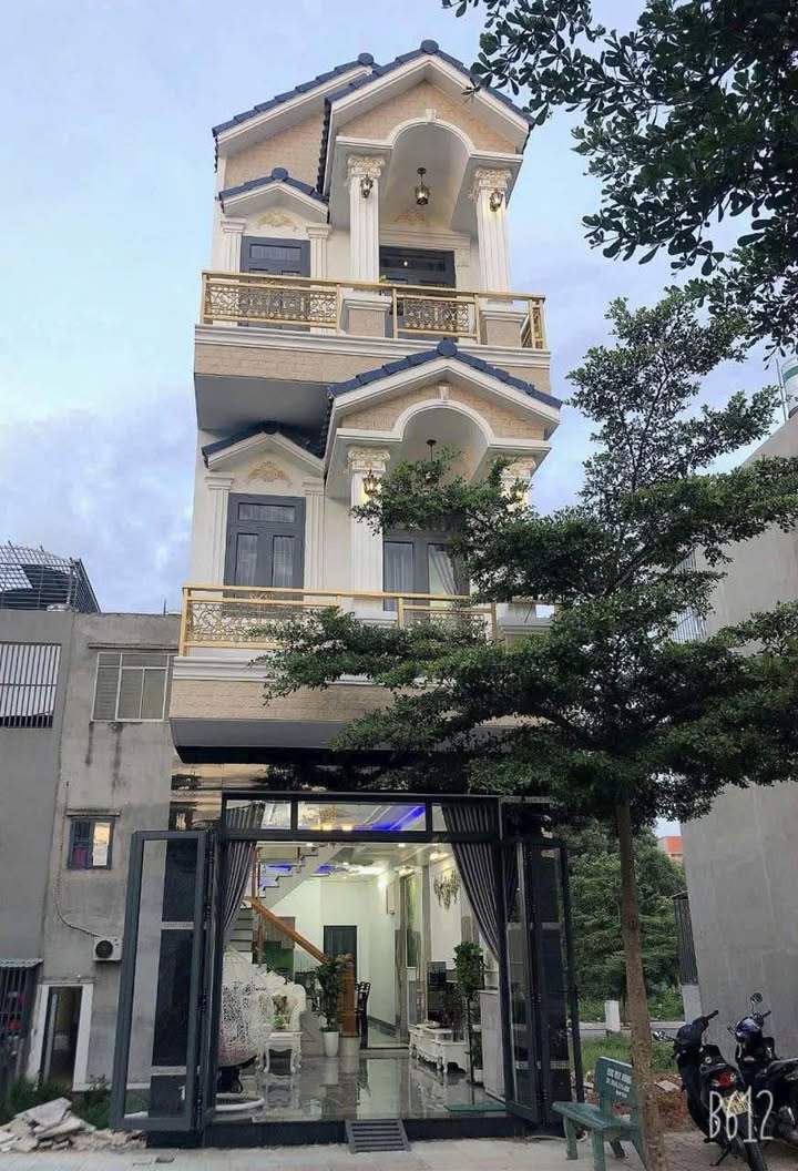 Nhà 3 tầng Phường Bình Chuẩn, 60m² giá 3.9 tỷ - Đầy đủ nội thất, sẵn sàng ở ngay!