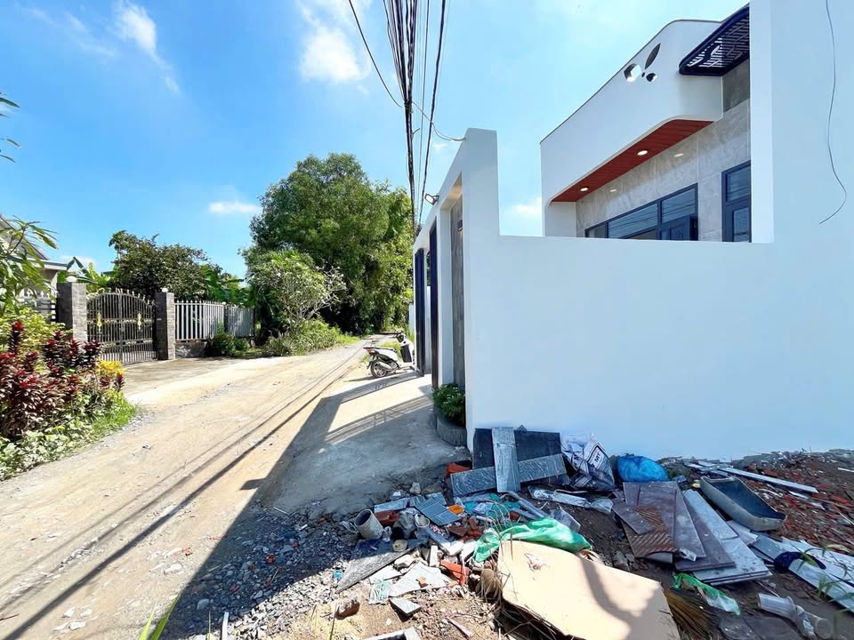 Nhà bán tại Đức Hòa, Long An 100m² giá 1.95 tỷ - Pháp lý hoàn chỉnh, vào ở ngay!