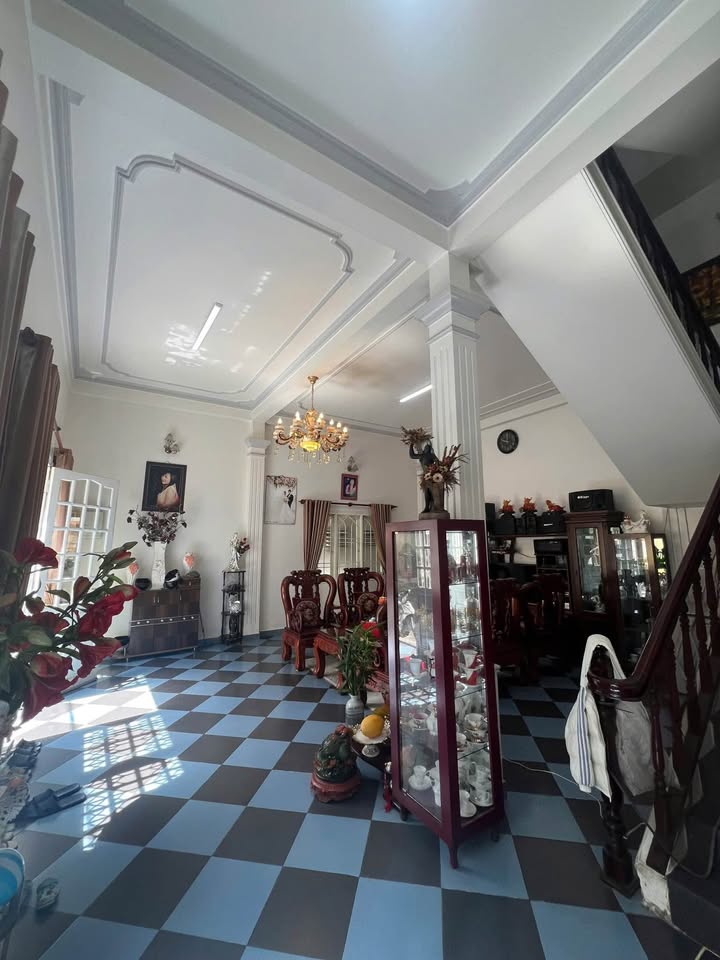 Nhà 3 tầng Đà Lạt 89.9m² - Sổ đỏ chính chủ, vị trí đắc địa!