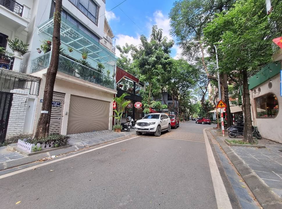 Bán nhà Phân lô KĐT Định Công 69m² giá hấp dẫn - Ô tô tránh, vỉa hè rộng!