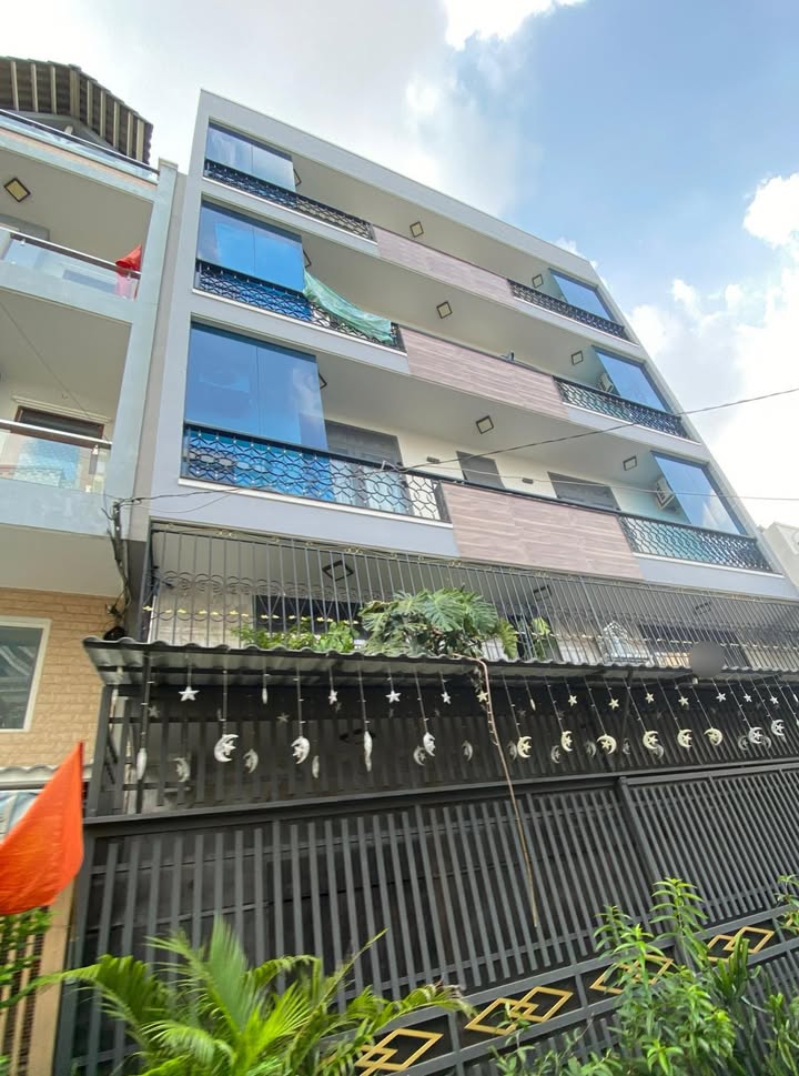 Nhà 5 tầng Trần Quang Diệu, Q3 - 48m² giá 8.4 tỷ - Full nội thất cao cấp!