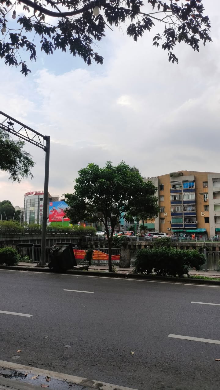 Cho thuê nhà nguyên căn Trường Sa Q.3 40m² - Nhà mới xây, 2 mặt tiền, phù hợp kinh doanh!