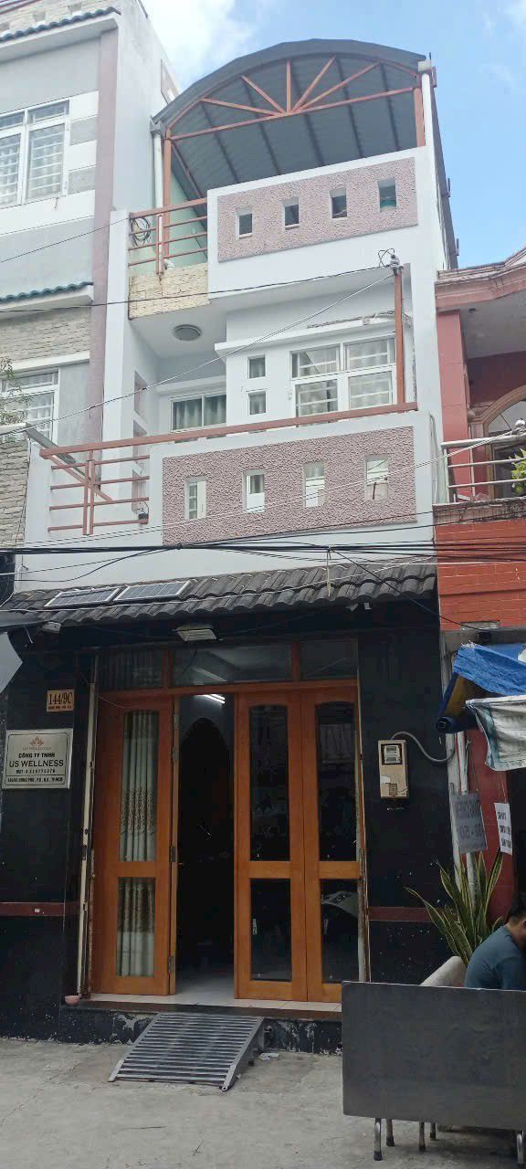 Nhà phố Bà Đình, Q8 54m² giá 7.7 tỷ - Sân tập thể rộng rãi!