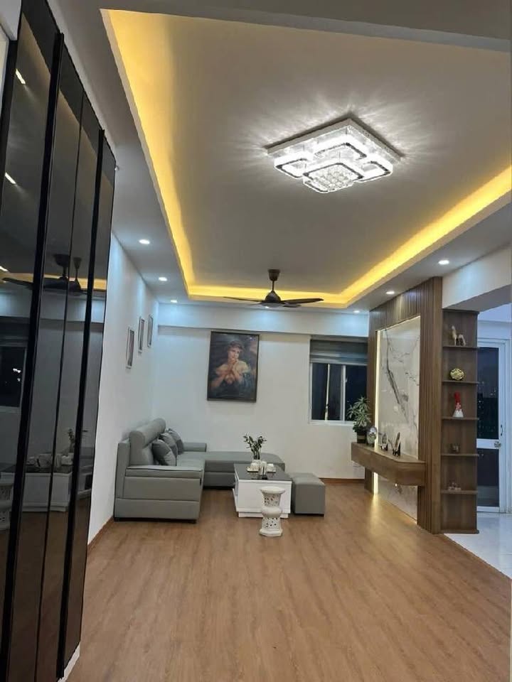 Chung cư Vĩnh Hoàng Hoàng Mai 72m² giá 4 tỷ - Sổ đỏ chính chủ, view hồ tuyệt đẹp!