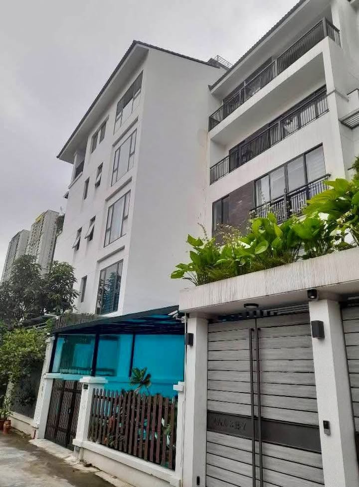 Nhà đẹp Hoàng Thành Mỗ Lao 158m² giá 40 tỷ - Gần công viên, thang máy hiện đại!