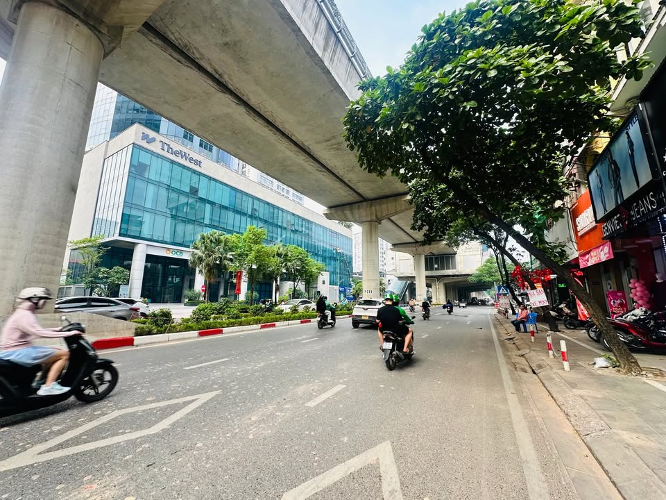 Bán gấp mặt phố Cầu Giấy 19m² giá 20.6 tỷ - Kinh doanh đỉnh cao!