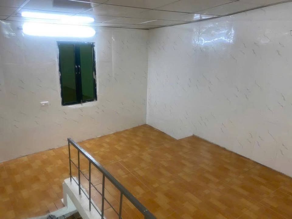 Nhà 2 tầng 17m² Ngõ 13 Lĩnh Nam giá 920 triệu - Gần chung cư Sunshine!