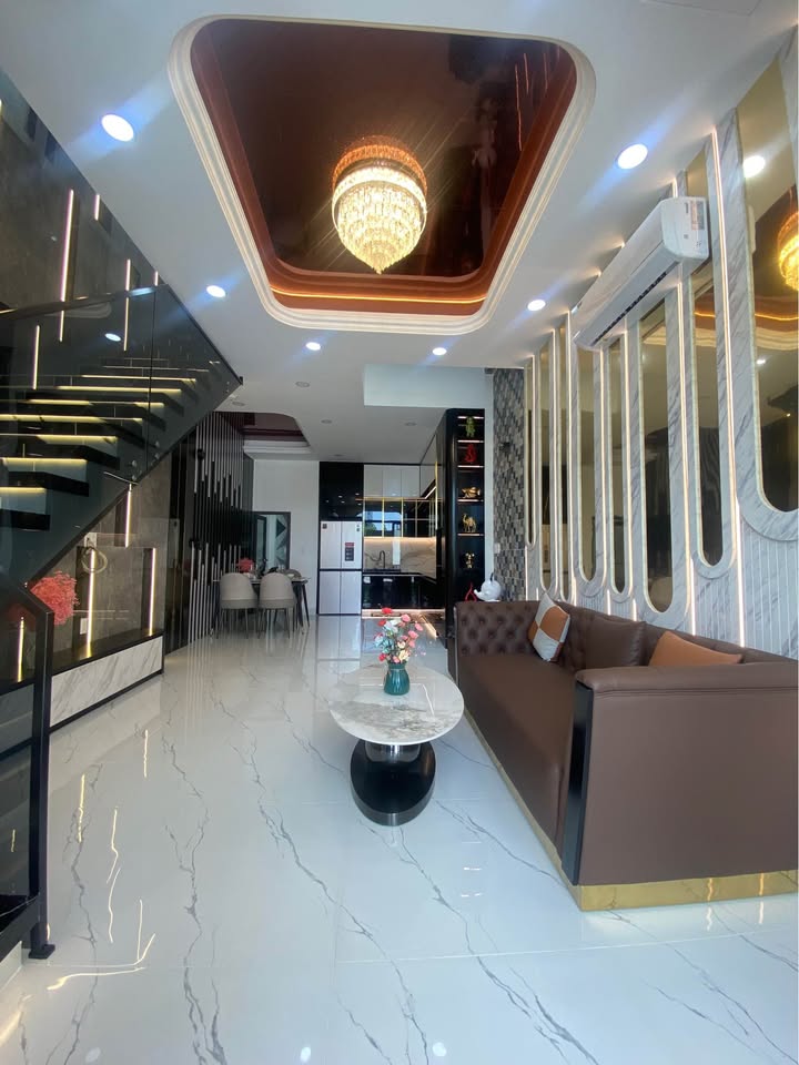 Nhà phố đường Hoàng Việt, Mỹ Tho 80m² giá 4.35 tỷ - Thiết kế hiện đại, sẵn sàng vào ở!