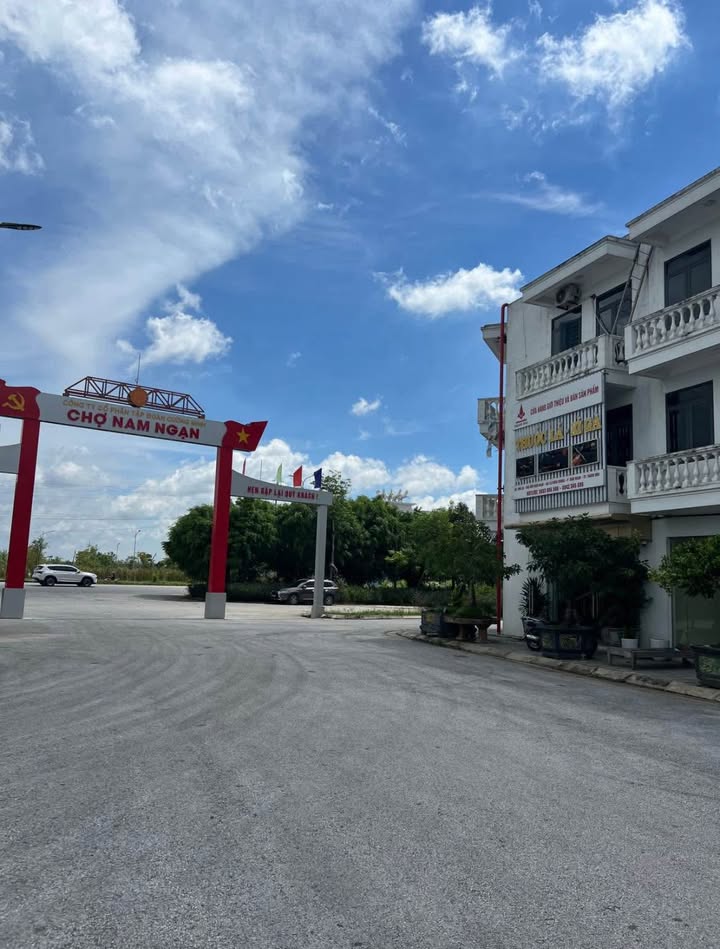 Nhà 3 tầng mới Khu DVTM Nam Ngạn, 40m² giá 1 tỷ - Đầu tư sinh lời tuyệt vời!