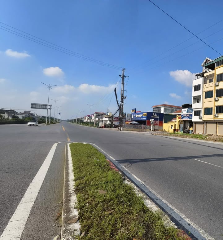 Nhà mặt đường Quốc lộ 1A, Văn Điển, 60m², chỉ 10 tỷ - Cơ hội kinh doanh tuyệt vời!