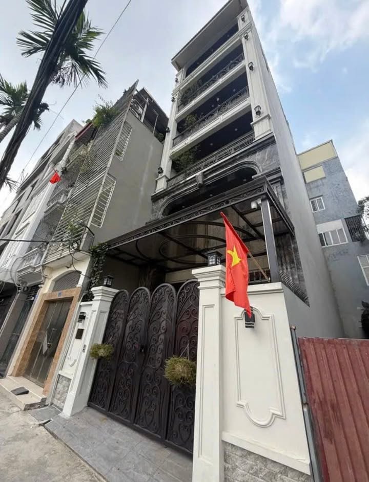 Nhà phố Bồ Đề 101m² giá 35.5 tỷ - Chính chủ bán, view hồ thoáng mát!